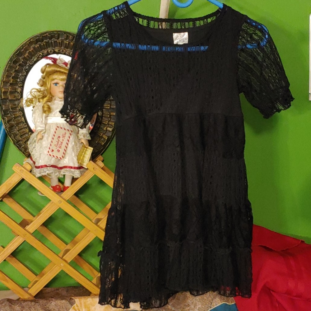DSIGNED girls dress size L